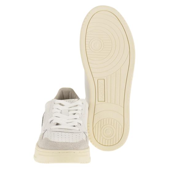 26SS 오트리 메달리스트 로우 스니커즈 AULW WHITE GREY - AUTRY