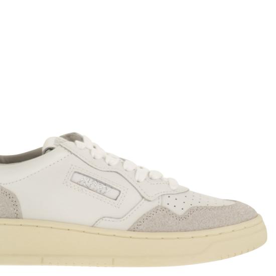 26SS 오트리 메달리스트 로우 스니커즈 AULW WHITE GREY - AUTRY