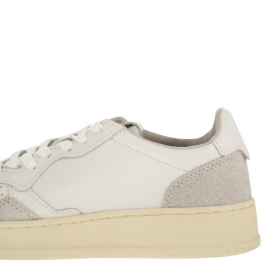 26SS 오트리 메달리스트 로우 스니커즈 AULW WHITE GREY - AUTRY