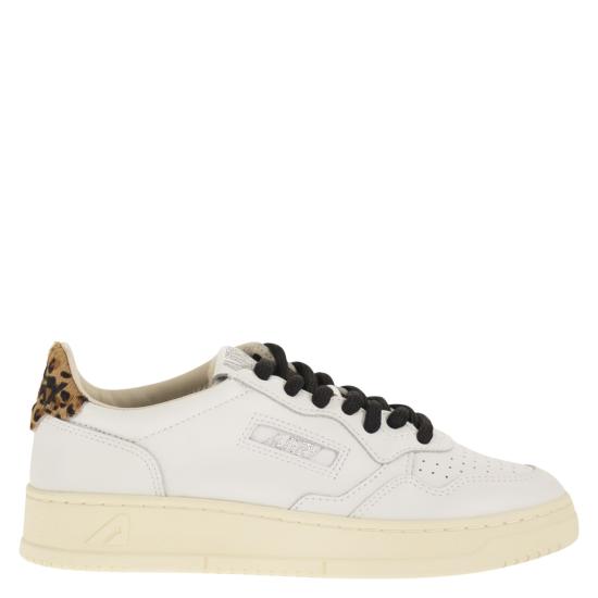 26SS 오트리 메달리스트 로우 스니커즈 AULW WHITE