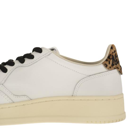 26SS 오트리 메달리스트 로우 스니커즈 AULW WHITE - AUTRY