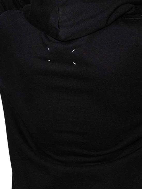 26SS 마르지엘라 업사이드 다운 자수 로고 후드 S50GU0167 S25503962 - MAISON MARGIELA