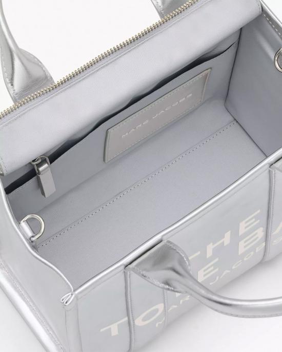 26SS 마크제이콥스 메탈릭 스몰 토트백 2F3HTT004H01 039 metallic silver ARGENTO - MARC JACOBS