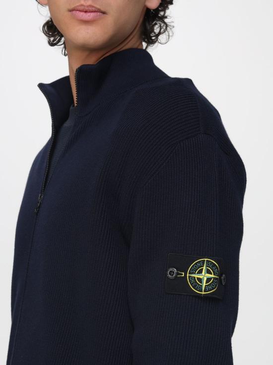 26SS 스톤 아일랜드 리브드 소프트 오가닉 코튼 레귤러핏 집업 가디건 5100126S00D8 V0020 Blue - STONE ISLAND