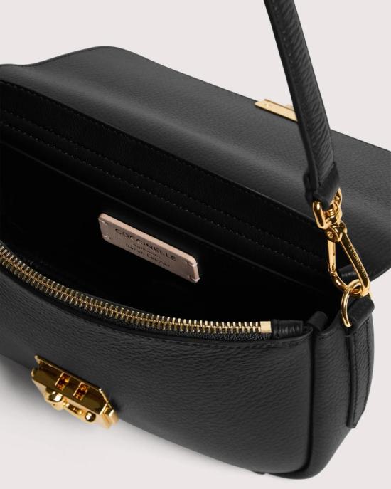 26SS 코치넬리 숄더백 1477799 Black - COCCINELLE