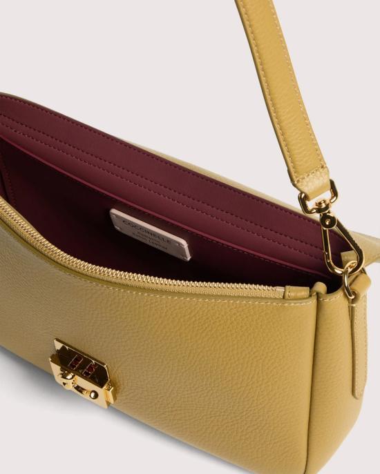 26SS 코치넬리 숄더백 9002563 Brown - COCCINELLE