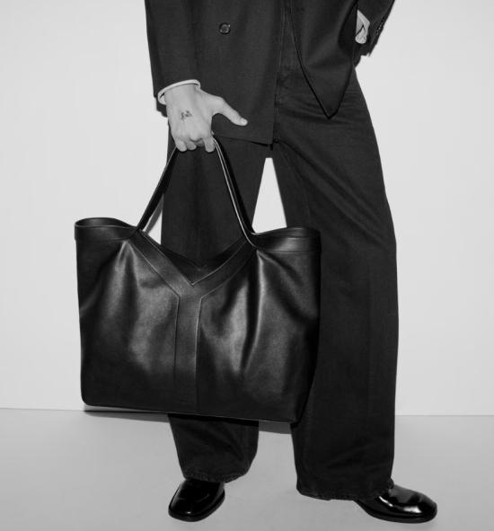 26SS 생로랑 Y 토트 그레인드 레더 820672AAEIF 1000 NOIR - SAINT LAURENT