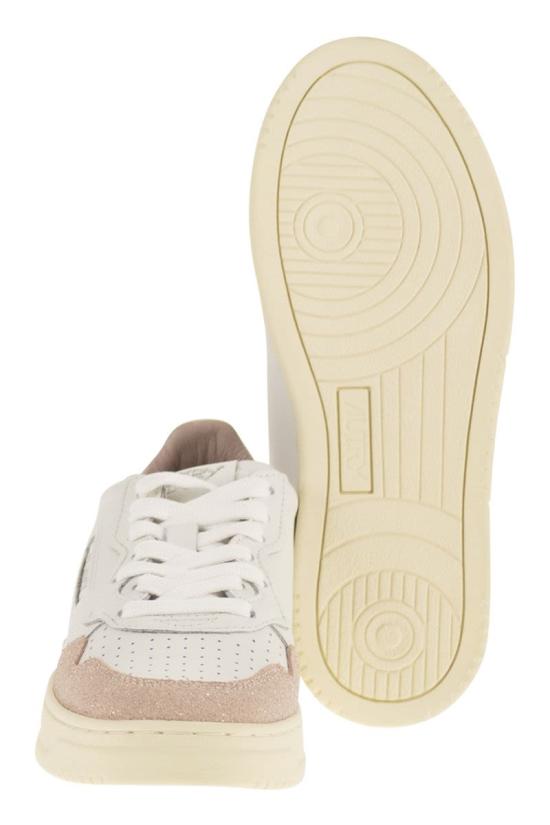 26SS 오트리 메달리스트 로우 스니커즈 AULWPK06 WHITE PINK - AUTRY