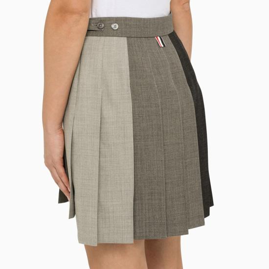 26SS 톰브라운 펀믹스 울 프레스코 플리츠 미니 스커트 FGC789F00473 025 DARK GREY - THOM BROWNE