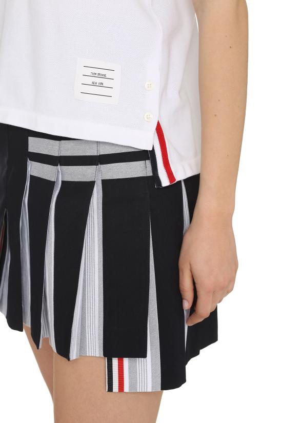 26SS 톰브라운 클래식 코튼 피케 릴렉스 핏 센터 백 스트라이프 숏슬리브 티셔츠 FJS013A00050 100 WHITE - THOM BROWNE