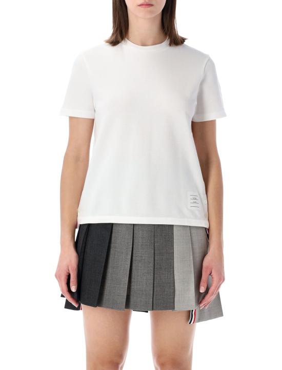 26SS 톰브라운 클래식 코튼 피케 릴렉스 핏 센터 백 스트라이프 숏슬리브 티셔츠 FJS013A00050 100 WHITE