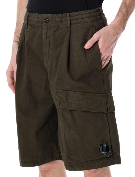 26SS 씨피 컴퍼니 스트레치 사틴 카고 렌즈 쇼츠 20CMBE127A110325G 683 DK OLIVE - C.P. COMPANY