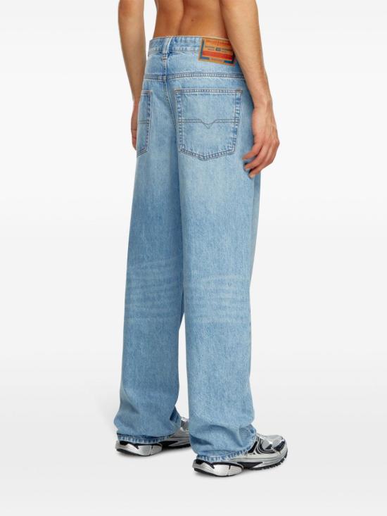 26SS 디젤 2001 D 매크로 릴렉스 핏 데님 팬츠 A1159809I29 01 LIGHT BLUE - DIESEL