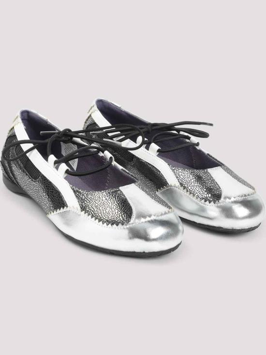 26SS 디젤 플랫 슈즈 Y03856P7472H7591 Black - DIESEL