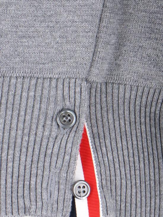 26SS 톰브라운 자카드 RWB 암밴드 니트 MKA326A Y3001055 Grey - THOM BROWNE
