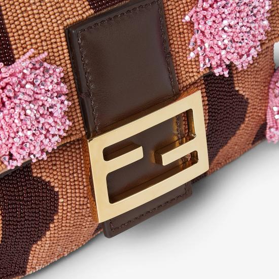 26SS 펜디 비즈 자수 도트 바게트 백 8BR600AYAWF1UJ0 Beige - FENDI