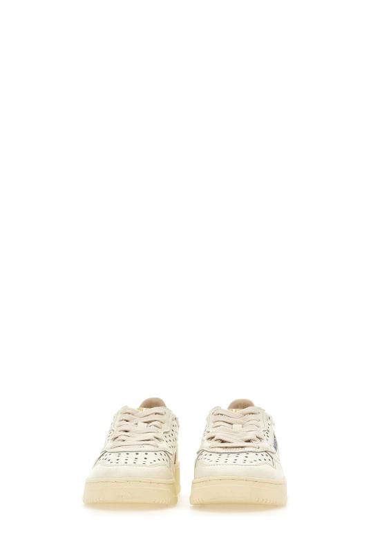 26SS 오트리 메달리스트 로우 스니커즈 AULW FA04 White - AUTRY
