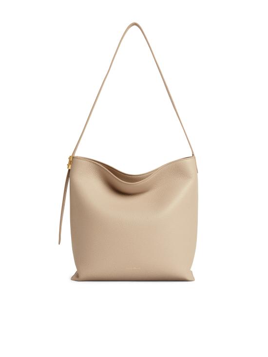 26SS 코치넬리 숄더백 E1U4K130201 N64 SANDSHELL