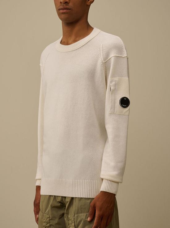 26FW 씨피 컴퍼니 램스울 GRS 크루넥 렌즈 스웨터 RFCMKN707A110149A 103 GAUZE WHITE - C.P. COMPANY