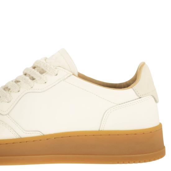 26SS 오트리 메달리스트 로우 스니커즈 AULM WHITE - AUTRY