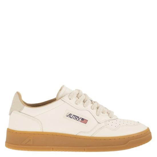 26SS 오트리 메달리스트 로우 스니커즈 AULM WHITE