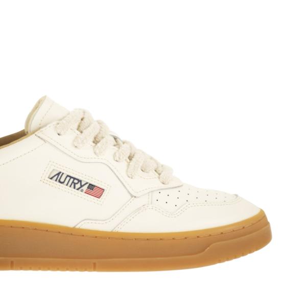 26SS 오트리 메달리스트 로우 스니커즈 AULM WHITE - AUTRY