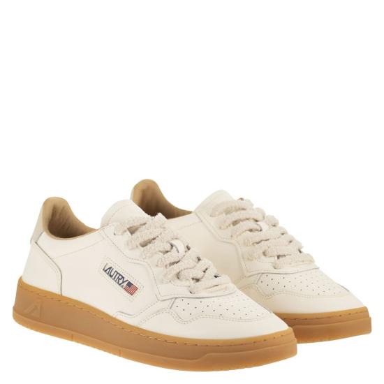 26SS 오트리 메달리스트 로우 스니커즈 AULM WHITE - AUTRY