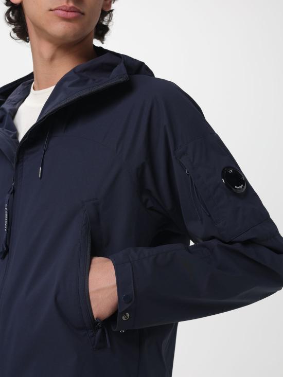 26SS 씨피 컴퍼니 프로텍 렌즈 후드 자켓 20CMOW011A110264A 889 Blue - C.P. COMPANY