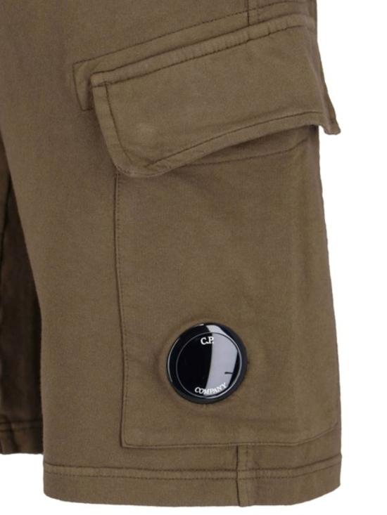 26SS 씨피 컴퍼니 라이트 플리스 카고 렌즈 스웨트쇼츠 RCCMSB704A 002246G683 Green - C.P. COMPANY