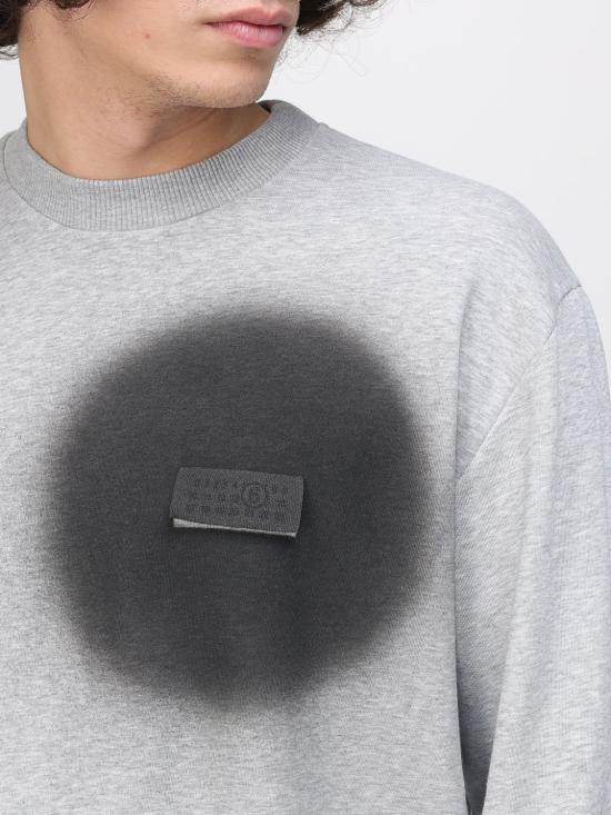 26SS MM6 메종마르지엘라 스프레이 프린트 스웨트셔츠 SH0GU0037M25013 857M Black - MM6 MAISON MARGIELA