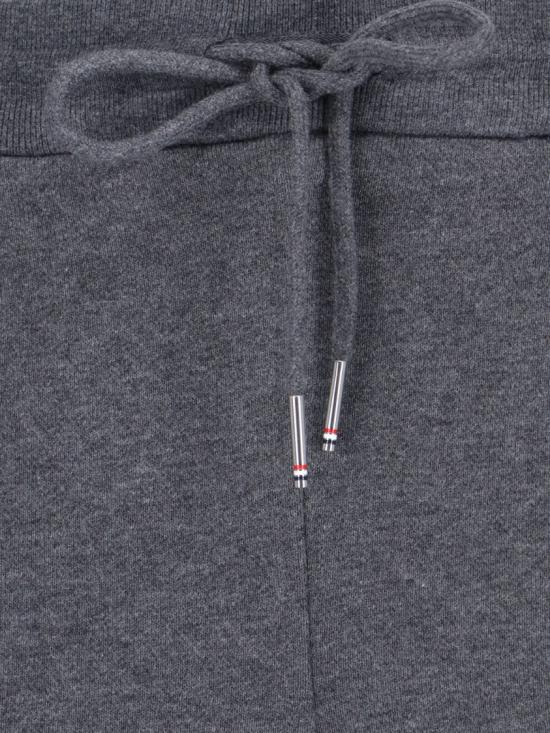 26SS 톰브라운 클래식 루프백 4바 스웨트쇼츠 MJQ012H 00535025 Grey - THOM BROWNE