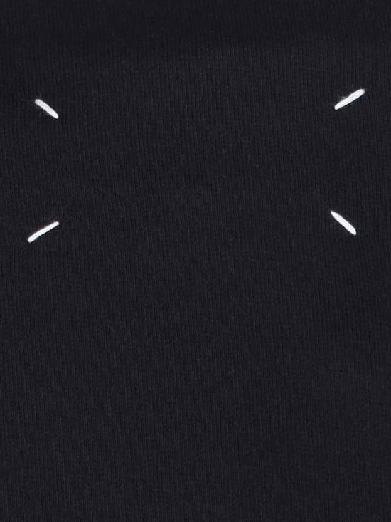 26SS 마르지엘라 업사이드 다운 자수 로고 후드 S50GU0167 S25503962 Black - MAISON MARGIELA