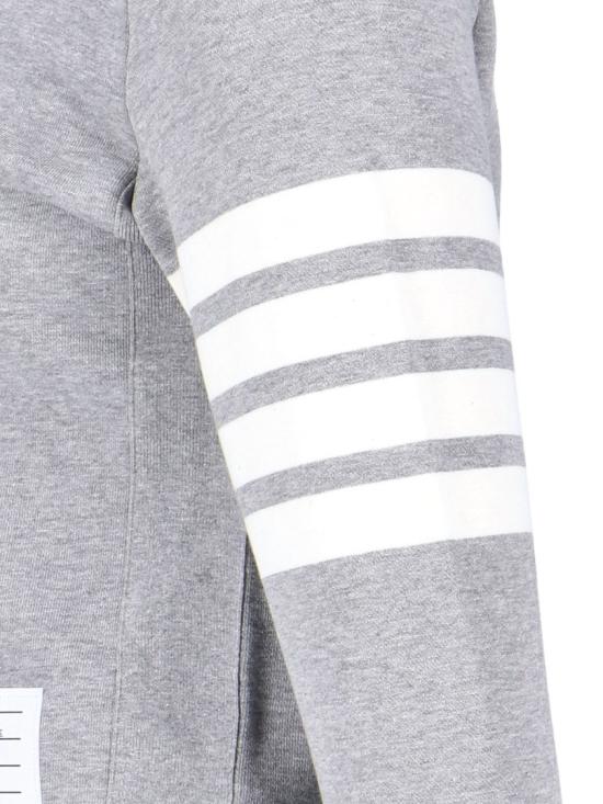 26SS 톰브라운 로고 패치 엔지니어드 4바 스웨트셔츠 MJT021H 00535068 Grey - THOM BROWNE