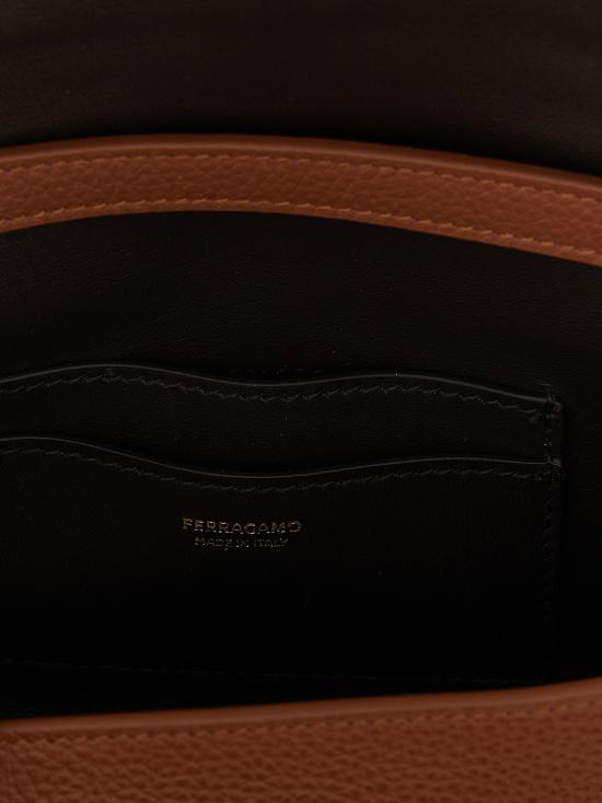 26SS 살바토레 페라가모 크로스백 789849NEWCOGNACTESTADIMORO - SALVATORE FERRAGAMO