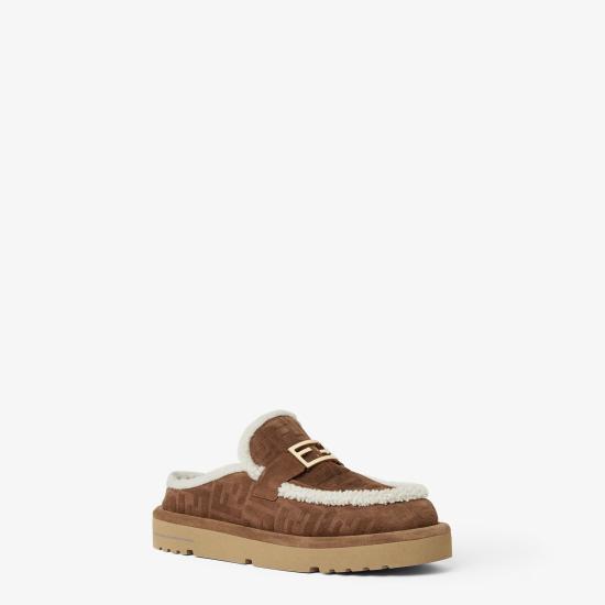 26SS 펜디 아프레 시크 FF 스웨이드 시어링 뮬 8R8777ASA1F0C23 Brown - FENDI