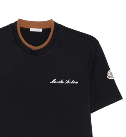 26SS 몽클레어 로고 자수 코튼 티셔츠 L10918C0001589AYY 742 - MONCLER