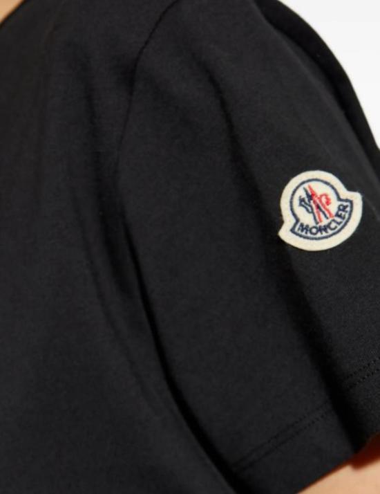 26SS 몽클레어 자수 토널 로고 코튼 티셔츠 L10938C0002189AUO 999 BLACK - MONCLER