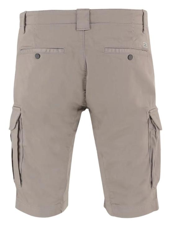 26SS 씨피 컴퍼니 스트레치 사틴 카고 렌즈 쇼츠 도브 20CMBE746A005694G 904 DOVE - C.P. COMPANY