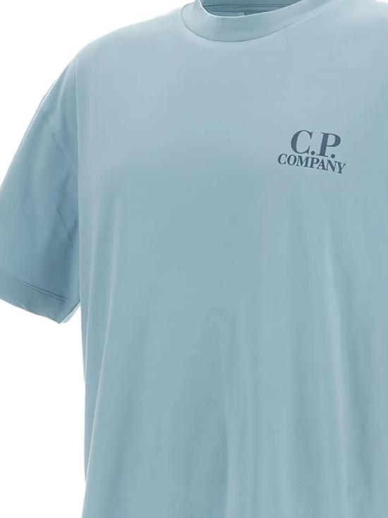 26SS 씨피 컴퍼니 30/1 저지 숏슬리브 로고 티셔츠 20CMTS086A005100W 809 SILVER BLUE - C.P. COMPANY