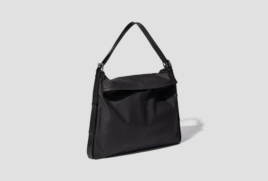 26SS 르메르 숄더백 트렌치 포켓 미디엄 백 - 발수 레진 코튼 소재 BG0168 LF1571 블랙 - LEMAIRE