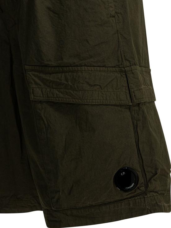 26SS 씨피 컴퍼니 스트레치 사틴 카고 렌즈 쇼츠 20CMBE127A110325G683 Green - C.P. COMPANY