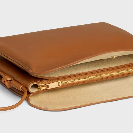 26SS 셀린느 트리오 플랩백 스무스 램스킨 10P862O86 GFY5 SOFT TAN - CELINE