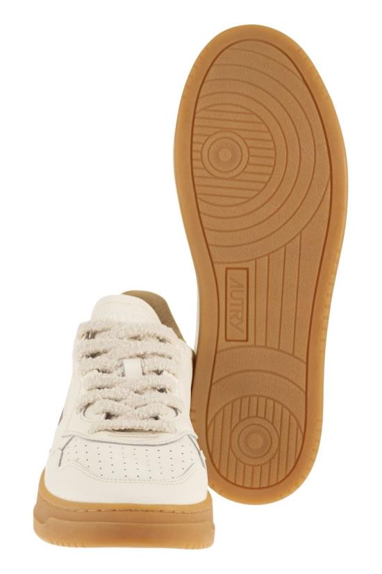 26SS 오트리 메달리스트 로우 스니커즈 AULMBD01 WHITE - AUTRY