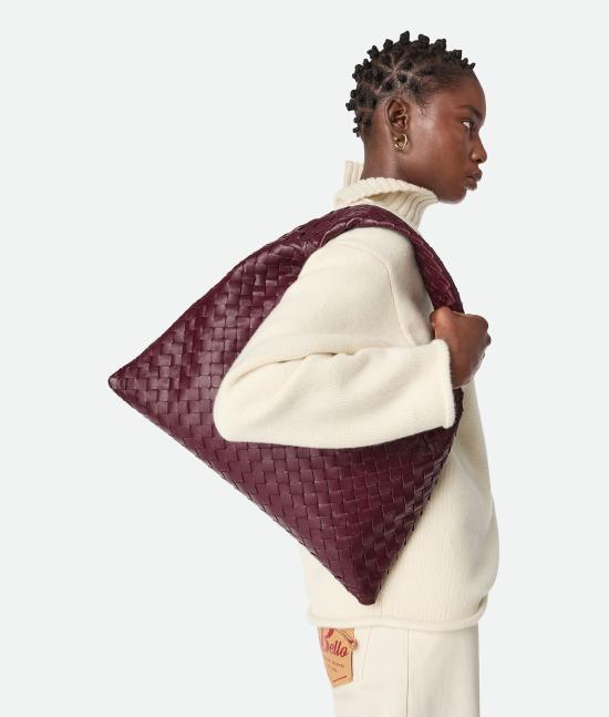25FW 보테가베네타 스몰 홉 숄더백 796262V3IV1 2250 BAROLOM BRASS 2250 BAROLO M BRASS - BOTTEGA VENETA