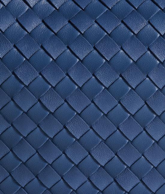 26SS 보테가베네타 베네토 인트레치아토 숄더백 826877V5KD04017 Blue - BOTTEGA VENETA