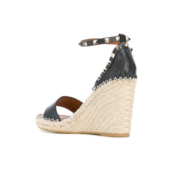  발렌티노 가라바니 샌들 락스터드 웨지  블랙 - VALENTINO GARAVANI