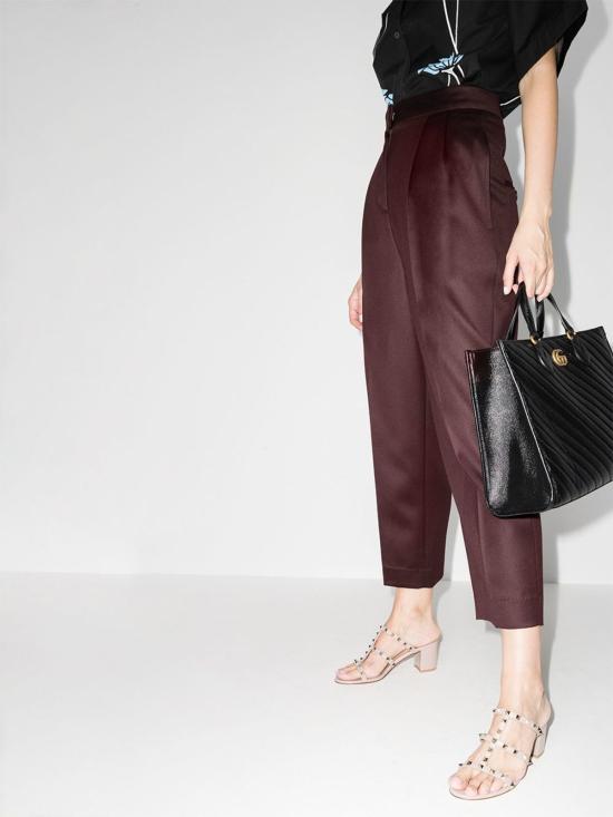  발렌티노 가라바니 샌들 락스터드 가죽  파우더 - VALENTINO GARAVANI