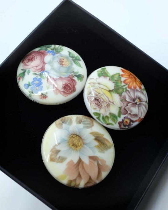  어니스트 더블유 베이커 브로치 어니스트 W. 베이커 세라믹 꽃무늬 브로치 - ERNEST W. BAKER