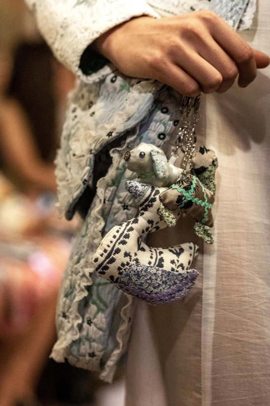  안나 수이 키링 대형 오리 가방 참 - ANNA SUI