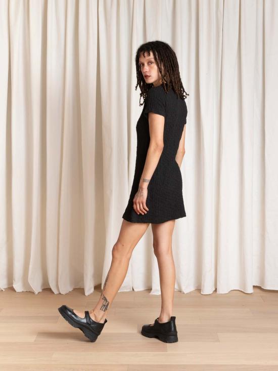  알리 골든 숏 원피스 미니 텍스처 티셔츠 드레스 블랙 - ALI GOLDEN